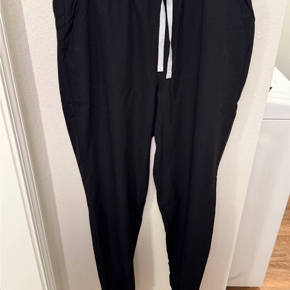 Figs Men's Black Scrub Joggers with Gray Drawstring
